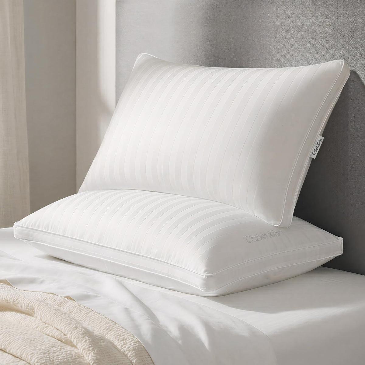 King Size Set of 2 Medium Soft Bed Pillows L30612